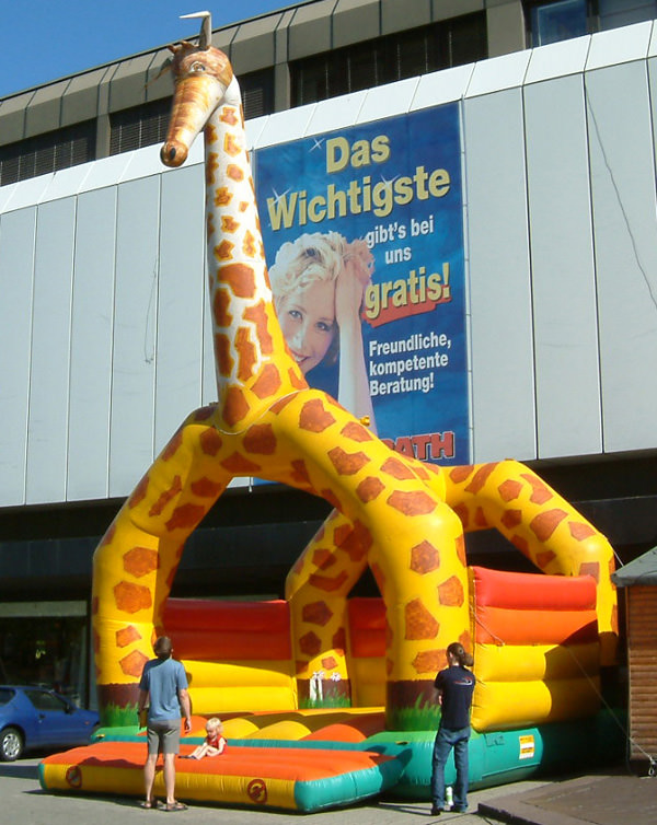 Giraffe Erlebnis – Hüpfburg ein Kinder für tierisches