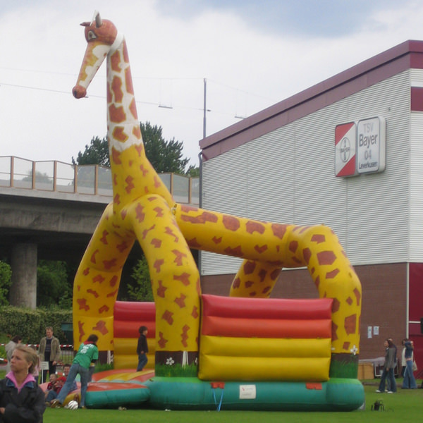 Hüpfburg Giraffe – ein tierisches Erlebnis für Kinder
