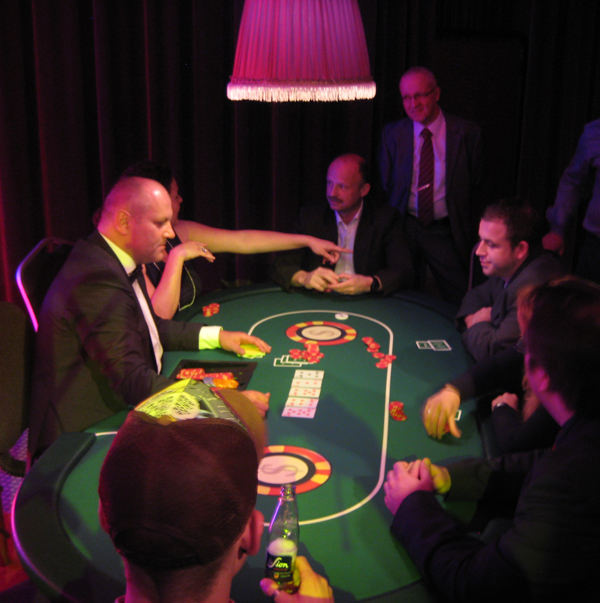 Pokertisch mieten » Edle Casinotische und routinierte Dealer.